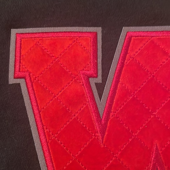 Crest W Wisconsin Badgers Women’s Sweatshirt - Picture 4 of 5